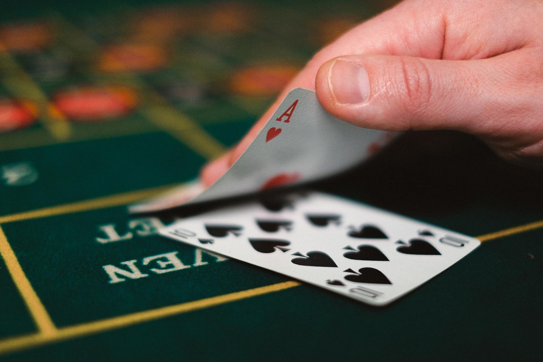 Người chơi baccarat ghi chú ngân sách và giới hạn cược trước phiên chơi