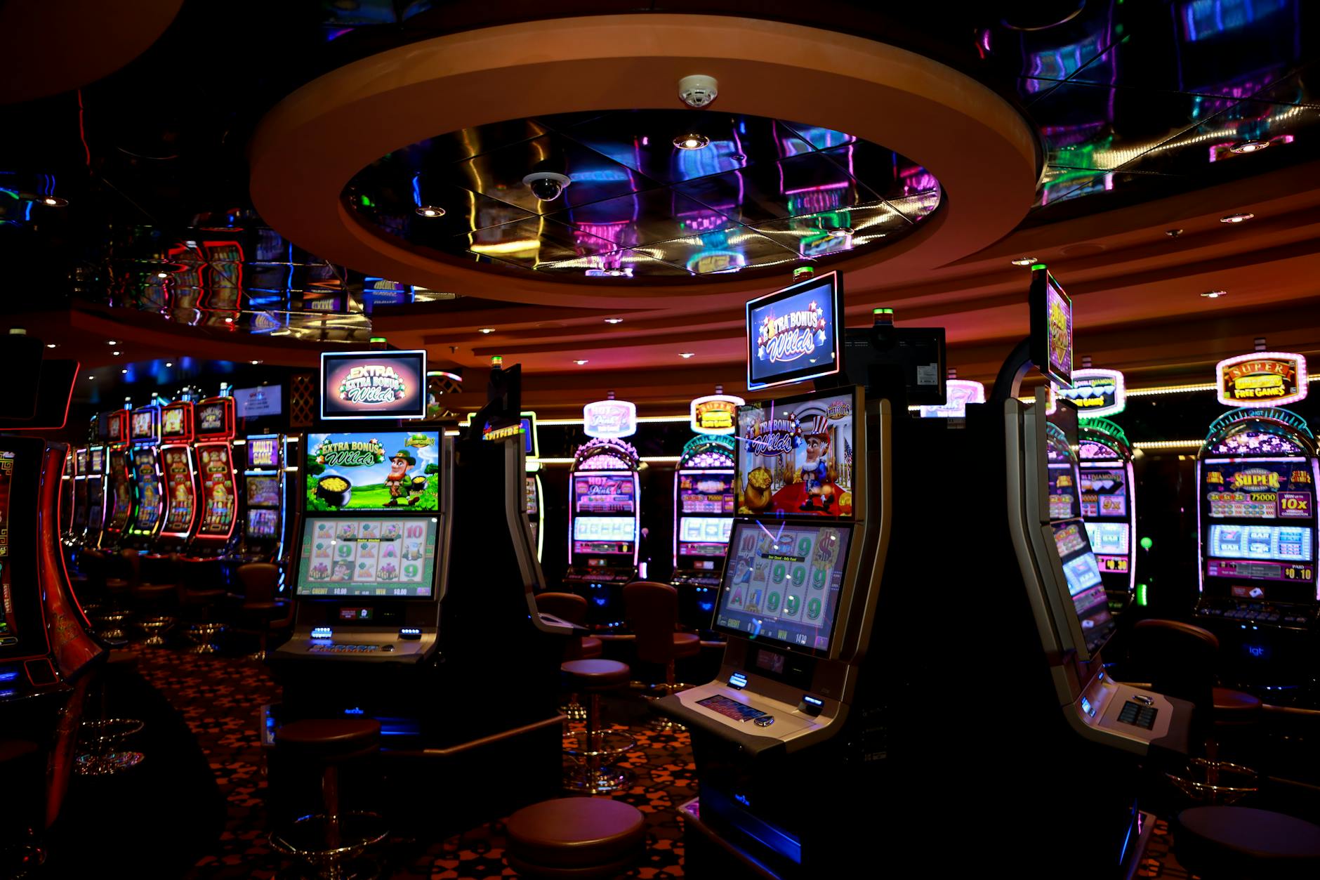 Mô phỏng giao diện game nổ hũ với các cuộn quay và hiệu ứng jackpot